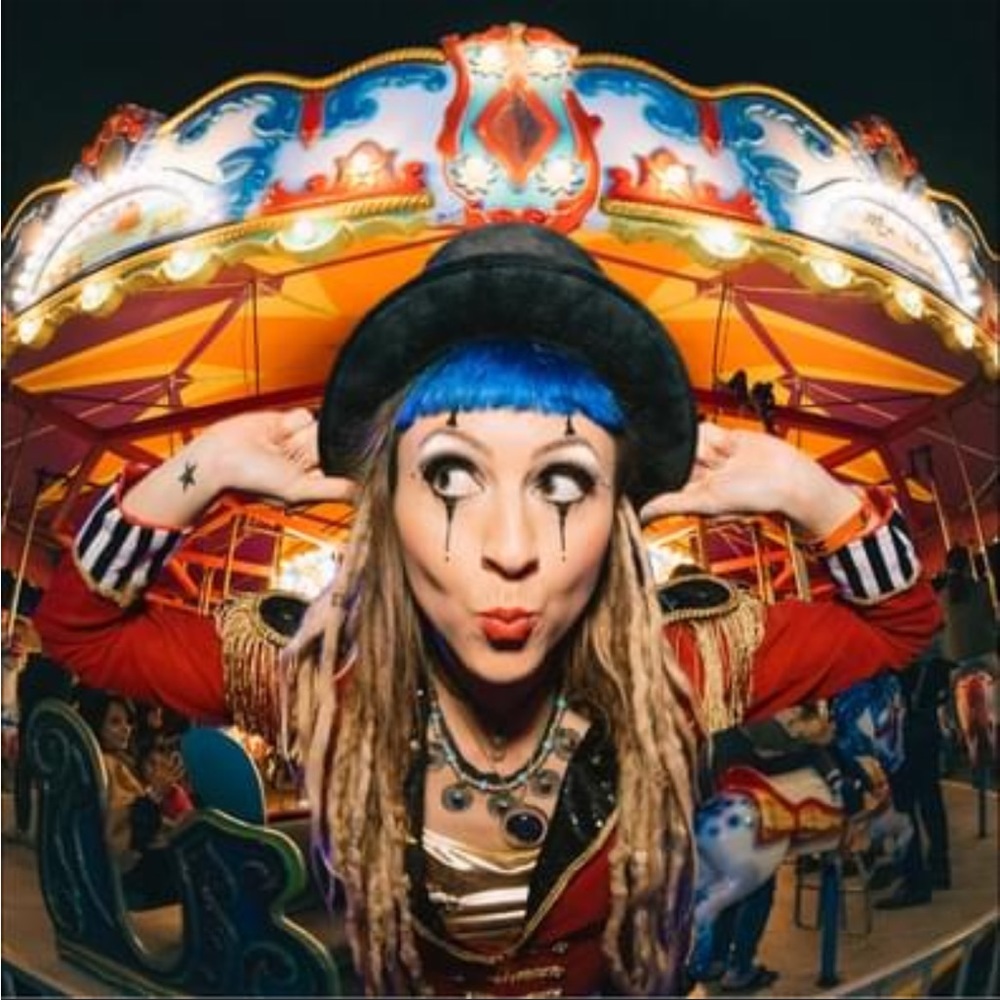 Meet your Posher, Amandala